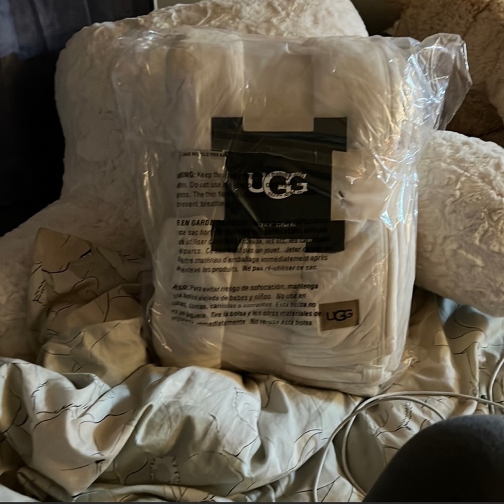 brand new ugg blanket